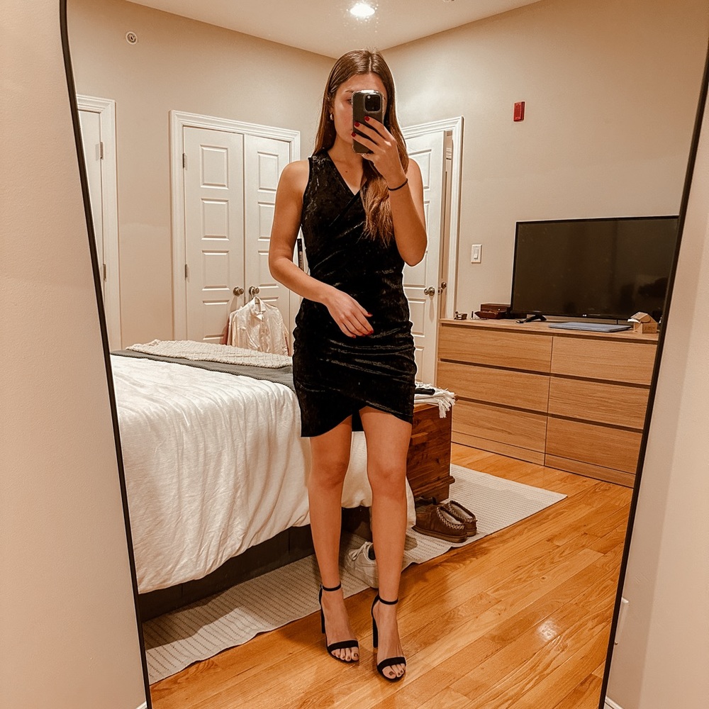 NWT Marty M Black Velvet Dress! - Picture 1 of 5